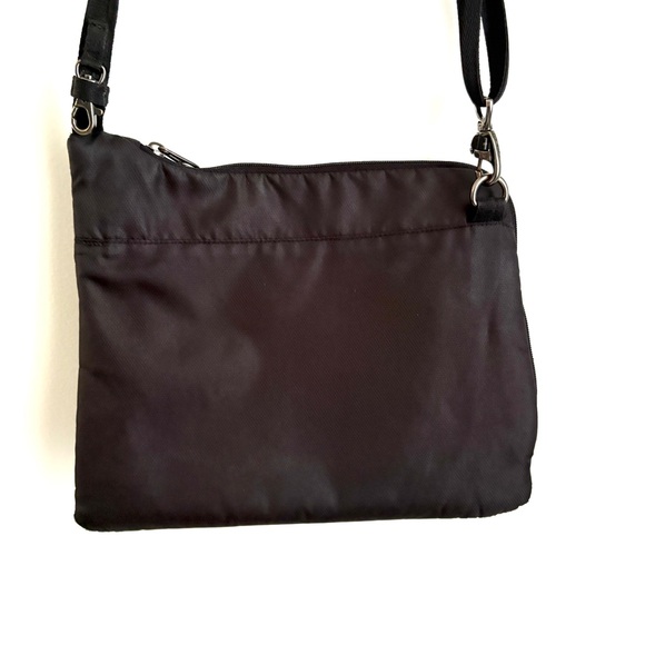 Pacsafe | Daysafe Slim Crossbody Bag Anti-Theft RFID Purse Bag Black - Picture 4 of 10
